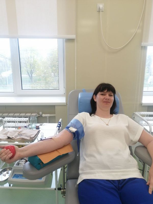 Сдай кровь - спаси жизнь. В Волновахском муниципальном округе прошла акция «Сдай кровь - спаси жизнь», которая собрала участников, стремящихся внести свой вклад в благородное дело Сдай кровь - спаси жизнь. В Волновахском муниципальном округе прошла акция «Сдай кровь - спаси жизнь», которая собрала участников, стремящихся внести свой вклад в благородное дело