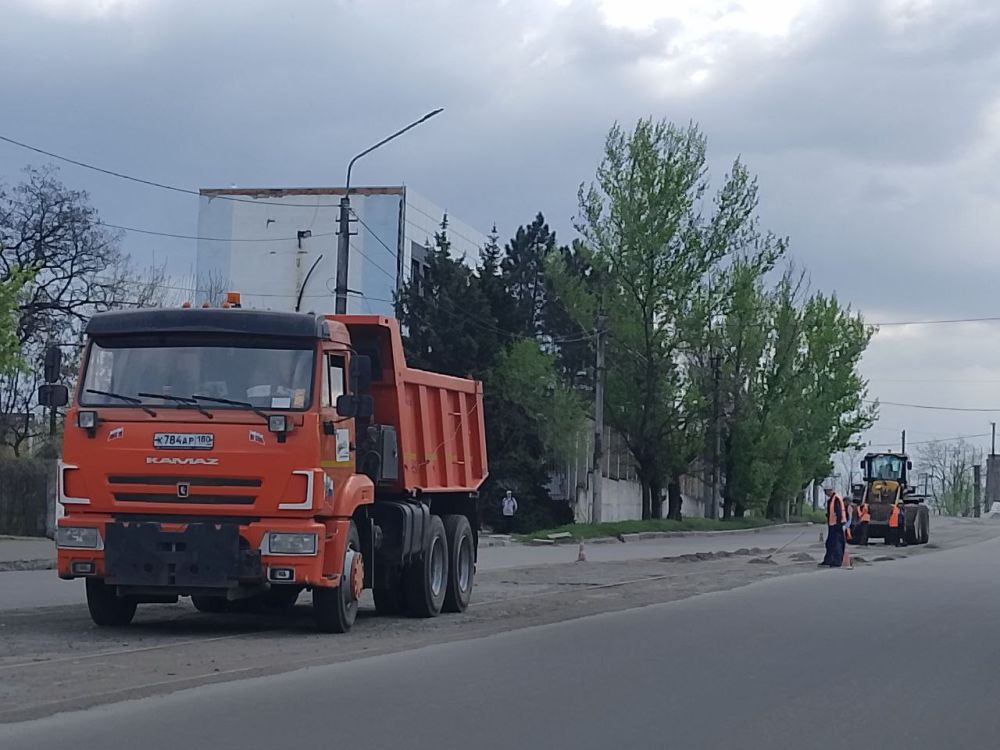 В Кировском внутригородском районе продолжаются работы в рамках двухмесячника по благоустройству В Кировском внутригородском районе продолжаются работы в рамках двухмесячника по благоустройству