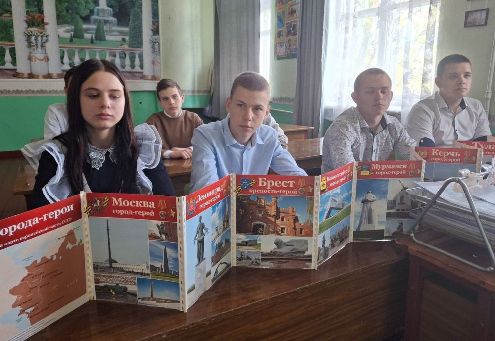 В школах Снежного прошли уроки «Наследники Победы» В школах Снежного прошли уроки «Наследники Победы»