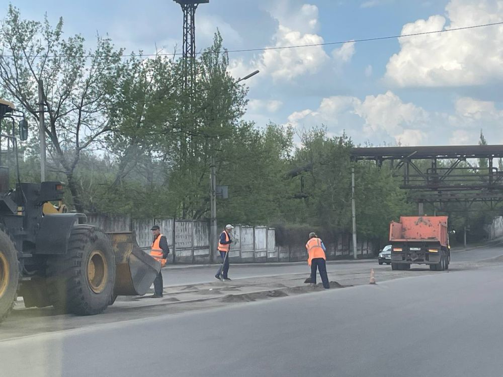 В Кировском внутригородском районе продолжаются работы в рамках двухмесячника по благоустройству В Кировском внутригородском районе продолжаются работы в рамках двухмесячника по благоустройству