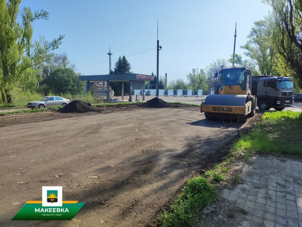 Коммунальные службы города благоустраивают территорию возле кладбища Казачьего Коммунальные службы города благоустраивают территорию возле кладбища Казачьего