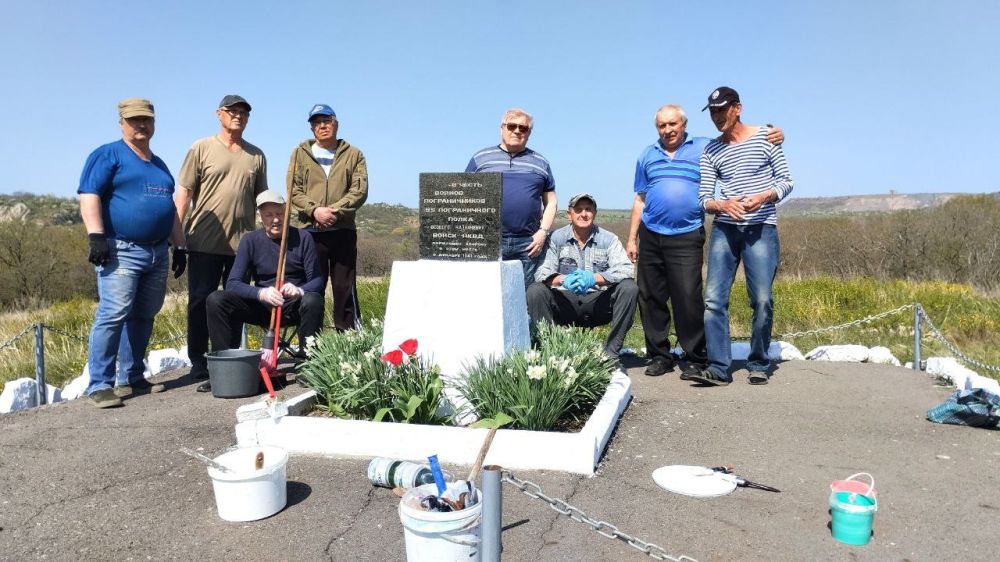 Дмитрий Огилец: Сегодня была произведена уборка и покраска памятника воинов пограничников 95 полка, державших оборону в декабре 1941г в этом месте с превосходящими силами врага Дмитрий Огилец: Сегодня была произведена уборка и покраска памятника воинов пограничников 95 полка, державших оборону в декабре 1941г в этом месте с превосходящими силами врага