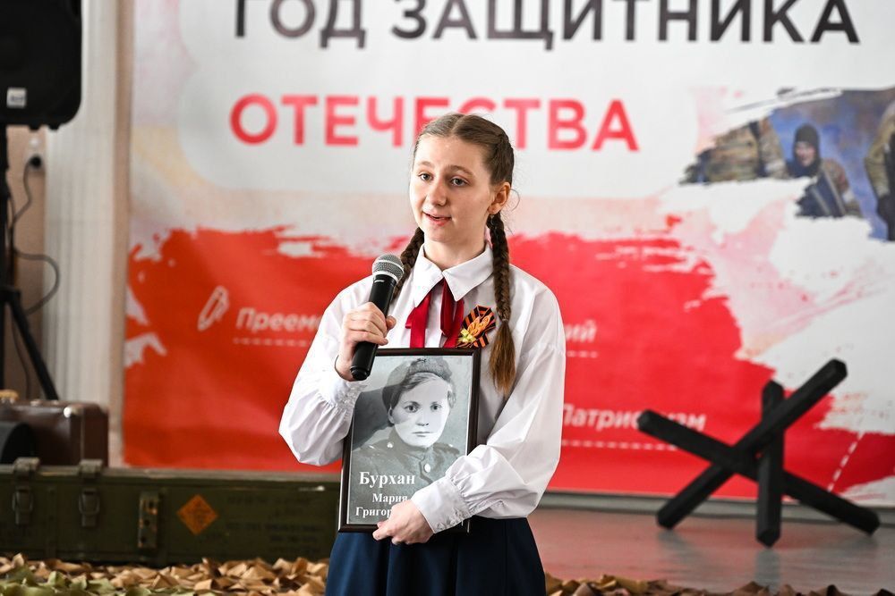 Думаю, не только у меня стоял ком в горле во время открытого урока, который прошел сегодня в моей родной макеевской школе, сейчас - лицее №1 Думаю, не только у меня стоял ком в горле во время открытого урока, который прошел сегодня в моей родной макеевской школе, сейчас - лицее №1
