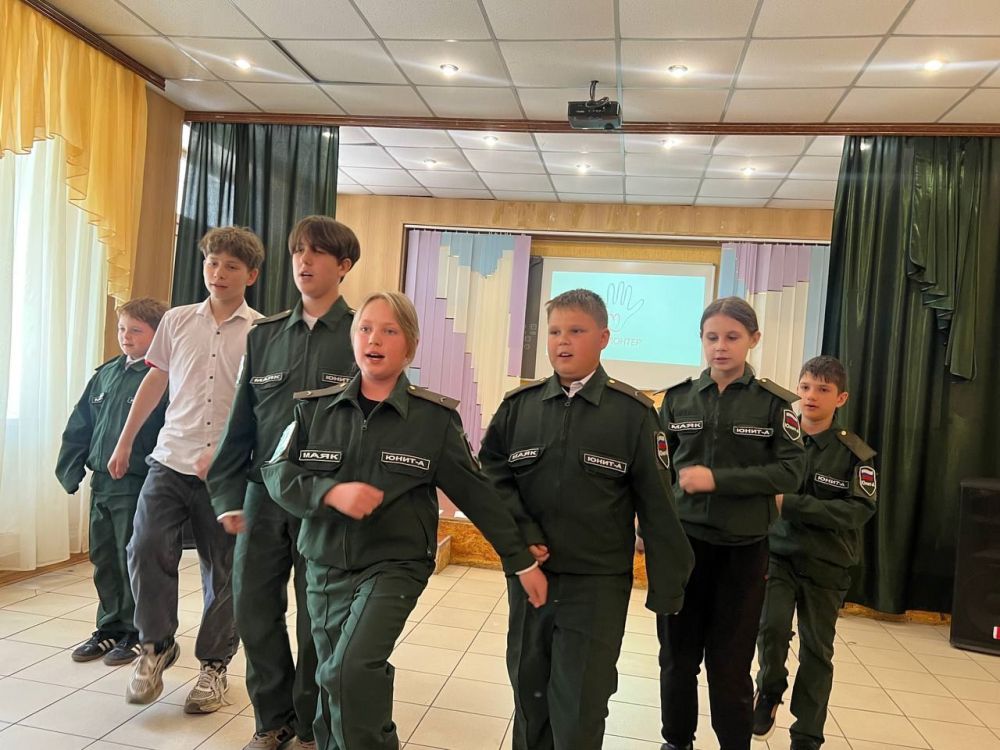 В Ждановке прошло открытие школьного фестиваля «Волонтёрскими дорогами» В Ждановке прошло открытие школьного фестиваля «Волонтёрскими дорогами»