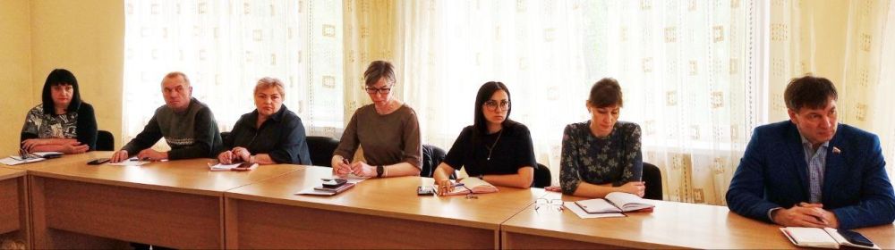 Наталья Бегуненко: Сегодня, 23 апреля, руководитель Управы Петровского внутригородского района Администрации городского округа Донецк Бегуненко Наталья Ивановна провела еженедельное аппаратное совещание Наталья Бегуненко: Сегодня, 23 апреля, руководитель Управы Петровского внутригородского района Администрации городского округа Донецк Бегуненко Наталья Ивановна провела еженедельное аппаратное совещание