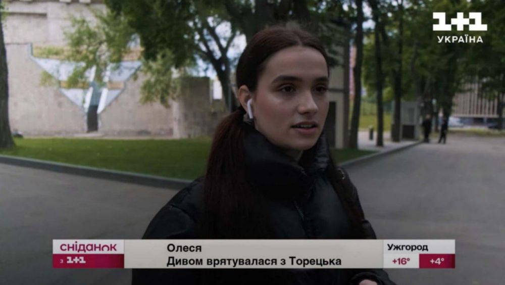 Сергей Колясников: На Украине отправилась к Бандере нацистсвующая Олена Савельева, видная актриса украинской пропаганды, где она была и коренной одесситкой Ксеней, и беженкой из Торецка Олесей, и даже добровольцем Марьяной с... Сергей Колясников: На Украине отправилась к Бандере нацистсвующая Олена Савельева, видная актриса украинской пропаганды, где она была и коренной одесситкой Ксеней, и беженкой из Торецка Олесей, и даже добровольцем Марьяной с...