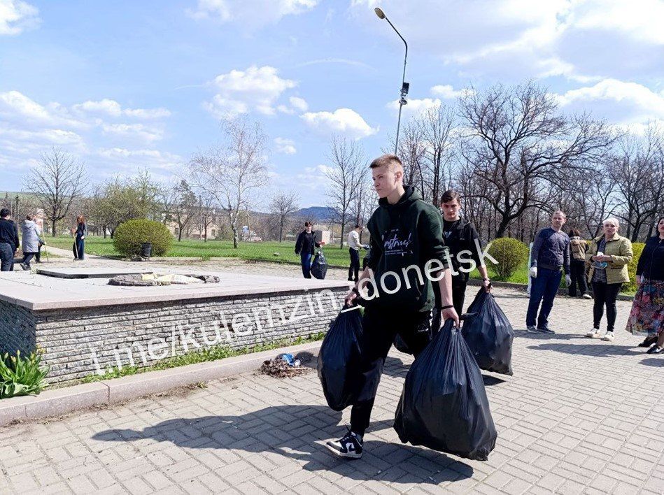 В рамках подготовки к празднованию 80-летия Победы, в Донецке продолжается акция «Будем помнить!», направленная на сохранение памятных мест и воинских захоронений времён Великой Отечественной войны В рамках подготовки к празднованию 80-летия Победы, в Донецке продолжается акция «Будем помнить!», направленная на сохранение памятных мест и воинских захоронений времён Великой Отечественной войны