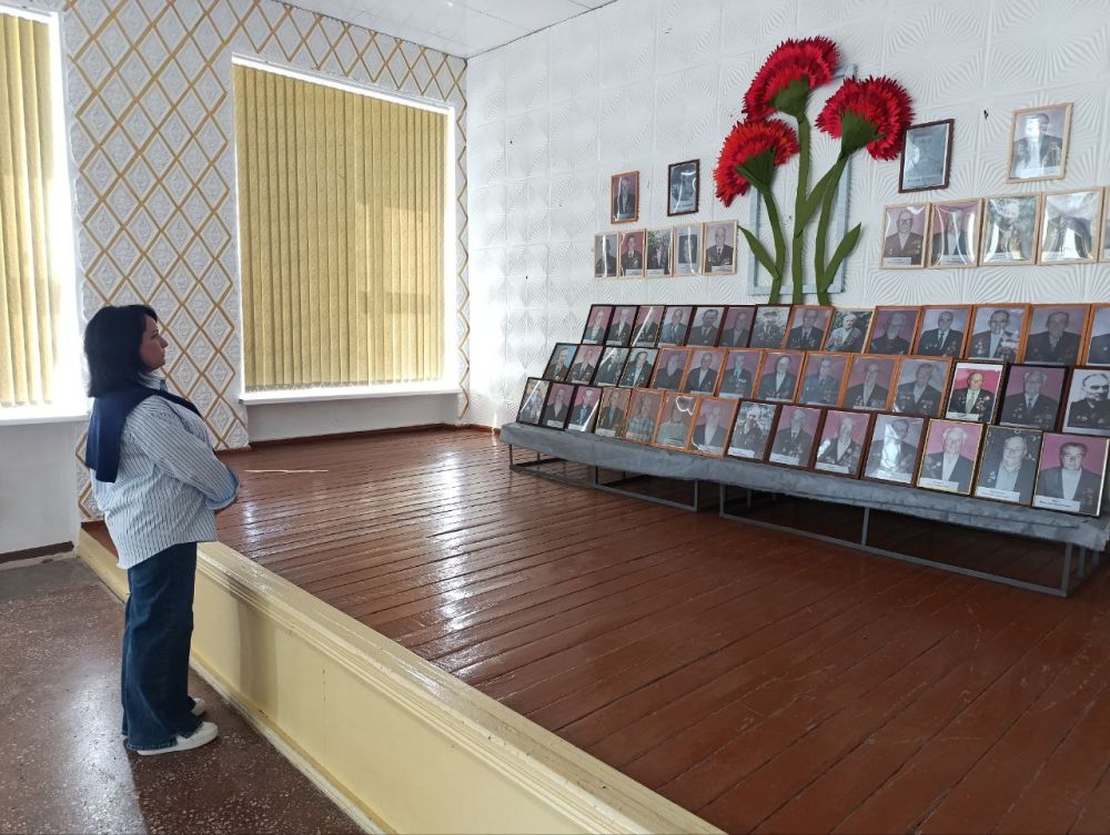 Заместитель главы администрации, координатор Женского движения "Единой России" Волновахского МО Елена Снисаренко встретилась с трудовым коллективом Дома культуры села Ольгинка Заместитель главы администрации, координатор Женского движения "Единой России" Волновахского МО Елена Снисаренко встретилась с трудовым коллективом Дома культуры села Ольгинка