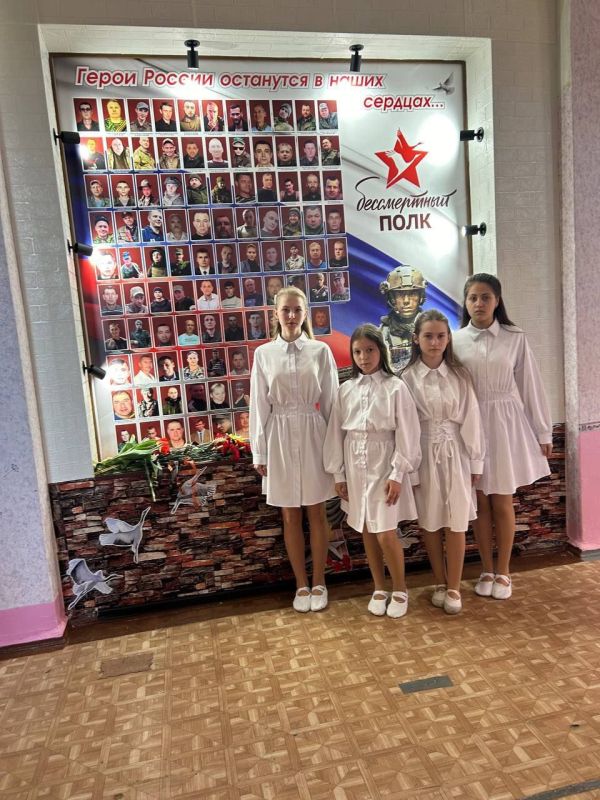 В ГБОУ «Школа №152 г.о. Донецк» прошло мероприятие «Мы в памяти храним их имена», посвященное памяти наших земляков, проявивших мужество и самоотверженность во имя Родины В ГБОУ «Школа №152 г.о. Донецк» прошло мероприятие «Мы в памяти храним их имена», посвященное памяти наших земляков, проявивших мужество и самоотверженность во имя Родины