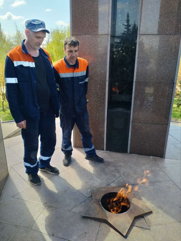 Сотрудниками Донбассгаз филиал ООО "Черноморнефтегаз" и ГК "Ритуал" завершены работы по реконструкции и восстановлению газовой горелки Вечного огня у памятника "Жертвам фашизма" на территории Центра Славянской Культуры... Сотрудниками Донбассгаз филиал ООО "Черноморнефтегаз" и ГК "Ритуал" завершены работы по реконструкции и восстановлению газовой горелки Вечного огня у памятника "Жертвам фашизма" на территории Центра Славянской Культуры...