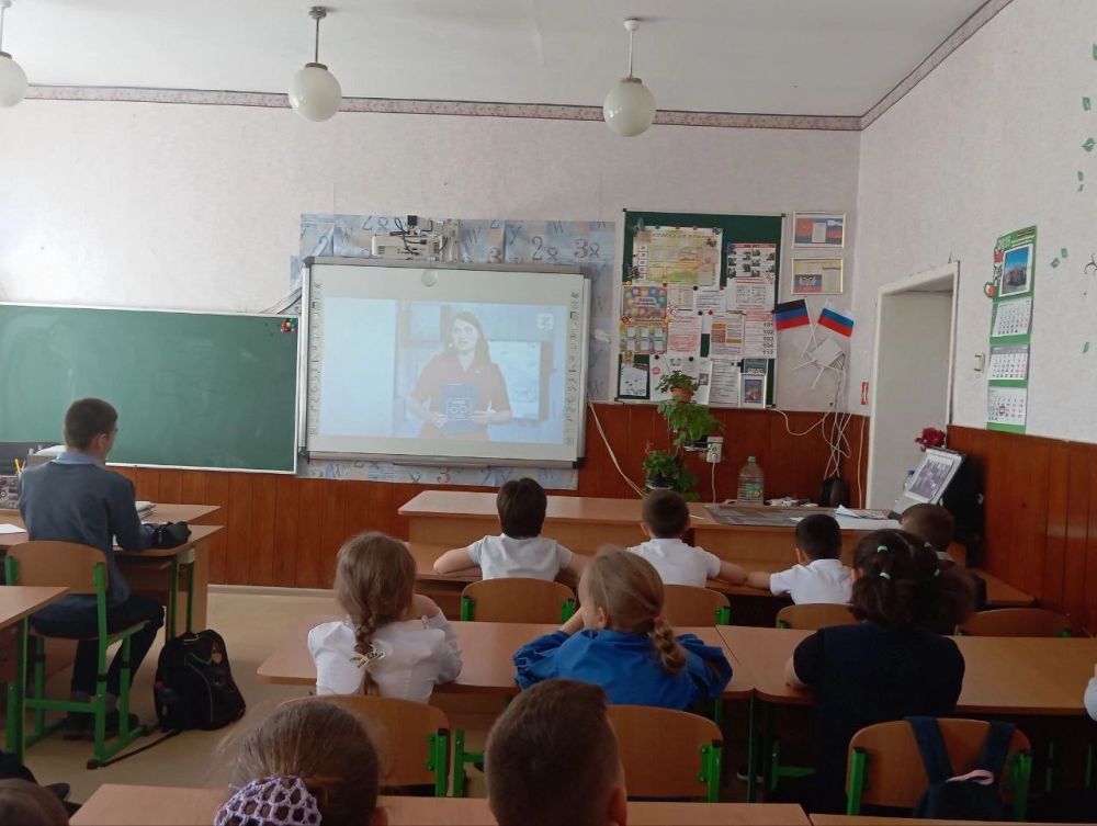 В целях повышения эффективности деятельности по профилактике детского дорожно-транспортного травматизма ГУОБДД МВД России проводит в ГБОУ «Ялтинская школа №2» Всероссийское онлайн-мероприятие «Академия дорожной безопасности... В целях повышения эффективности деятельности по профилактике детского дорожно-транспортного травматизма ГУОБДД МВД России проводит в ГБОУ «Ялтинская школа №2» Всероссийское онлайн-мероприятие «Академия дорожной безопасности...