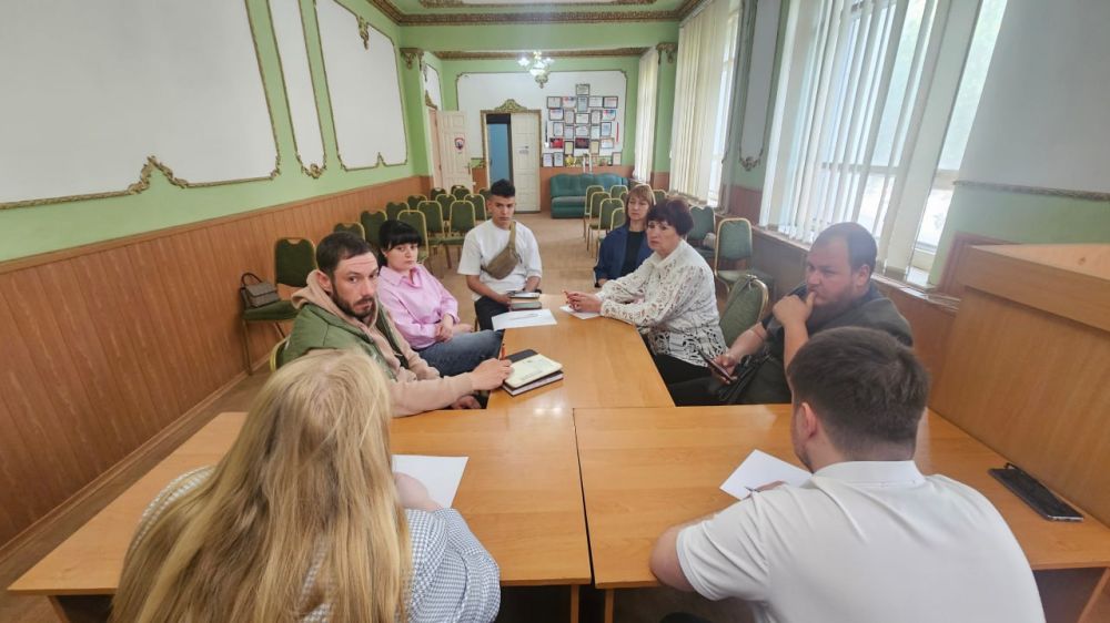 В Енакиевском местном отделении партии "Единая Россия", в рамках проекта "Мир возможностей", состоялась важная встреча, объединившая представителей различных городских общественных организаций В Енакиевском местном отделении партии "Единая Россия", в рамках проекта "Мир возможностей", состоялась важная встреча, объединившая представителей различных городских общественных организаций