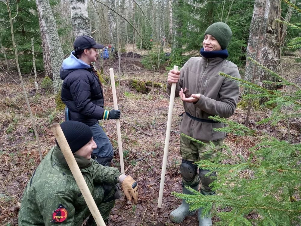 Сегодня, на третий день экспедиции #ВОРОНОВО2025, стартовали полноценные поисковые работы в нескольких локациях сразу Сегодня, на третий день экспедиции #ВОРОНОВО2025, стартовали полноценные поисковые работы в нескольких локациях сразу
