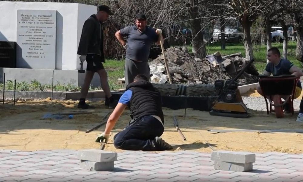 При поддержке Бурятии продолжается ремонт Мемориального комплекса в Старобешево При поддержке Бурятии продолжается ремонт Мемориального комплекса в Старобешево