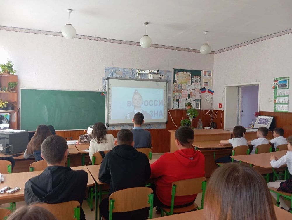 В целях повышения эффективности деятельности по профилактике детского дорожно-транспортного травматизма ГУОБДД МВД России проводит в ГБОУ «Ялтинская школа №2» Всероссийское онлайн-мероприятие «Академия дорожной безопасности... В целях повышения эффективности деятельности по профилактике детского дорожно-транспортного травматизма ГУОБДД МВД России проводит в ГБОУ «Ялтинская школа №2» Всероссийское онлайн-мероприятие «Академия дорожной безопасности...