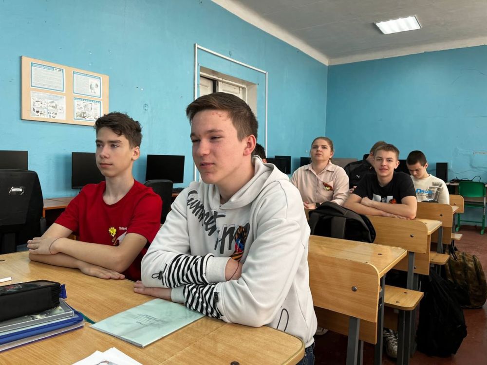Николай Михайлов: По Федеральному партийному проекту Единой России "Мир возможностей" и Всероссийской акции «Русский Крым и Севастополь» в Марьяновской школе прошел интерактивный урок «Крым: история и современность» Николай Михайлов: По Федеральному партийному проекту Единой России "Мир возможностей" и Всероссийской акции «Русский Крым и Севастополь» в Марьяновской школе прошел интерактивный урок «Крым: история и современность»