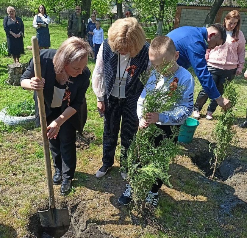 Наталья Бегуненко: В Петровском районе ГБОУ «Школа № 108 г. о. Донецк» присоединилось к Международной акции «Сад памяти», посвящённой 80-летию Победы Наталья Бегуненко: В Петровском районе ГБОУ «Школа № 108 г. о. Донецк» присоединилось к Международной акции «Сад памяти», посвящённой 80-летию Победы