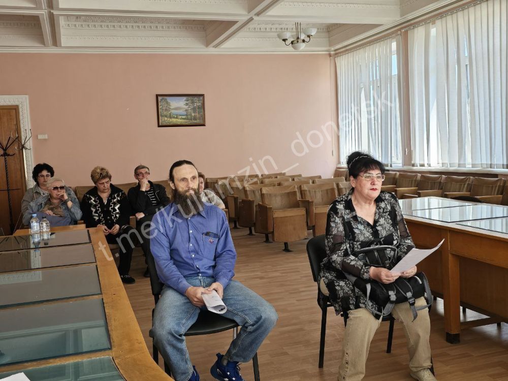 Сегодня заместитель главы администрации городского округа Донецк Валерий Ляховец провёл приём граждан в местной общественной приёмной партии «Единая Россия» Сегодня заместитель главы администрации городского округа Донецк Валерий Ляховец провёл приём граждан в местной общественной приёмной партии «Единая Россия»