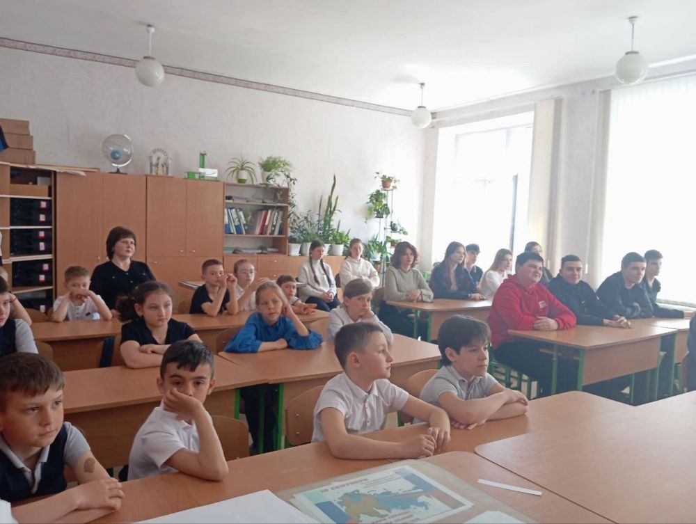В целях повышения эффективности деятельности по профилактике детского дорожно-транспортного травматизма ГУОБДД МВД России проводит в ГБОУ «Ялтинская школа №2» Всероссийское онлайн-мероприятие «Академия дорожной безопасности... В целях повышения эффективности деятельности по профилактике детского дорожно-транспортного травматизма ГУОБДД МВД России проводит в ГБОУ «Ялтинская школа №2» Всероссийское онлайн-мероприятие «Академия дорожной безопасности...