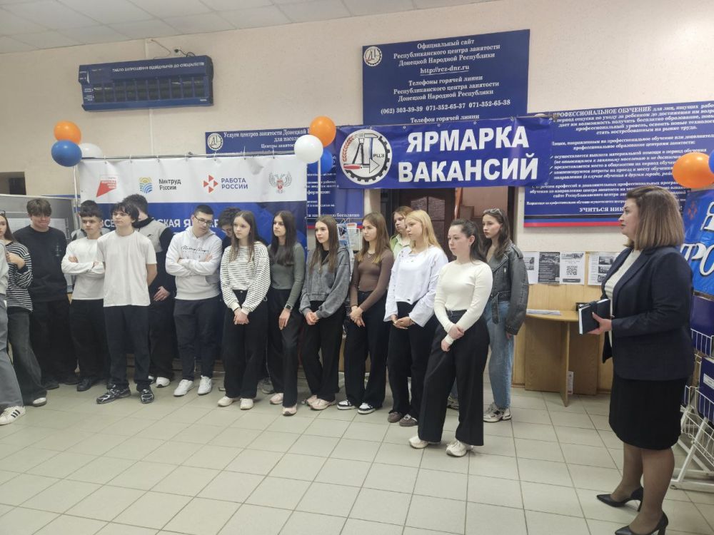 Строим карьеру вместе с "ЕДИНОЙ РОССИЕЙ" Строим карьеру вместе с "ЕДИНОЙ РОССИЕЙ"