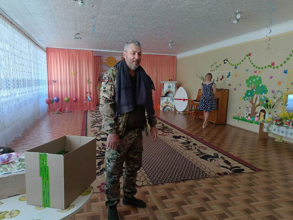 Сегодня активистки Женского движения ЕДИНОЙ РОССИИ, председатель Совет женщин г. Дебальцево, депутат городского совета Наталья Сиренко с военнослужащими из бригады «Святой Георгий» посетили праздничное мероприятие в... Сегодня активистки Женского движения ЕДИНОЙ РОССИИ, председатель Совет женщин г. Дебальцево, депутат городского совета Наталья Сиренко с военнослужащими из бригады «Святой Георгий» посетили праздничное мероприятие в...