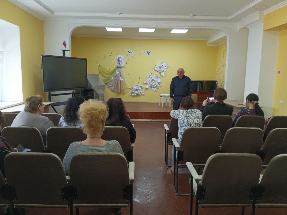 Во исполнение поручения Главы Донецкой Народной Республики Пушилина Д.В. депутаты Мангушского муниципального совета продолжают проводить встречи с трудовыми коллективами округа Во исполнение поручения Главы Донецкой Народной Республики Пушилина Д.В. депутаты Мангушского муниципального совета продолжают проводить встречи с трудовыми коллективами округа