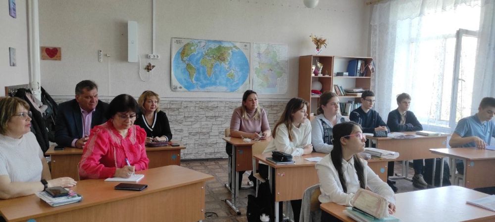 23 апреля в ГБОУ «Мелекинская школа Мангушского м.о.» для обучающихся 10 класса проведен урок-диспут на тему «История Крыма: вопросы и ответы» по проекту «Мир возможностей» Всероссийской политической партии «Единая Россия» 23 апреля в ГБОУ «Мелекинская школа Мангушского м.о.» для обучающихся 10 класса проведен урок-диспут на тему «История Крыма: вопросы и ответы» по проекту «Мир возможностей» Всероссийской политической партии «Единая Россия»