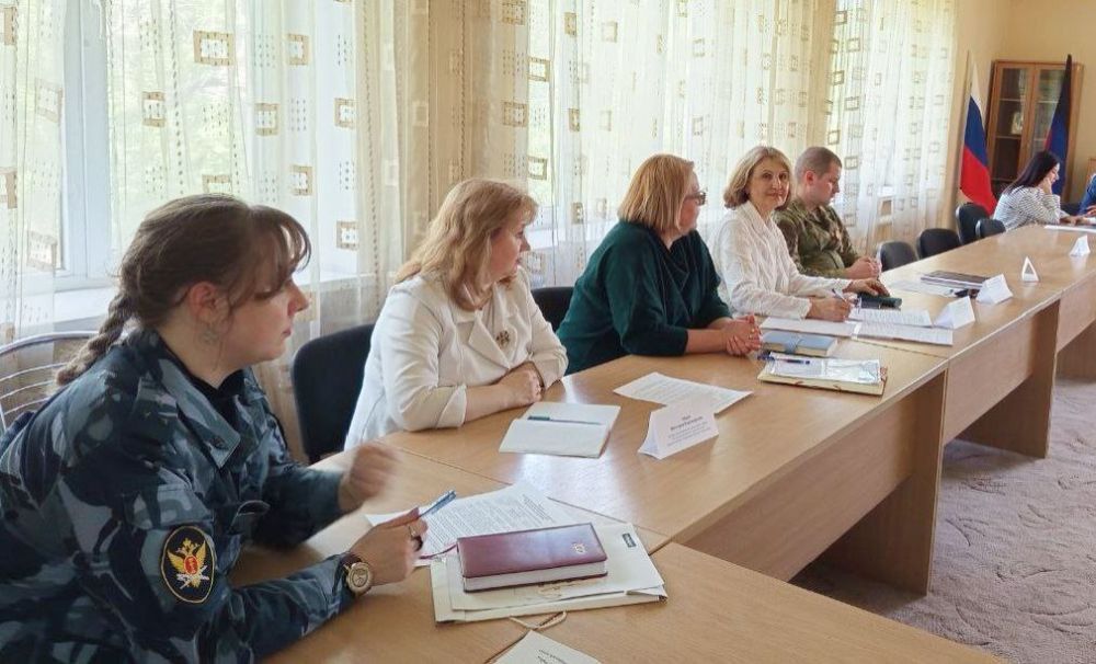 Наталья Бегуненко: В Управе Петровского внутригородского района Администрации городского округа Донецк прошло заседание Комиссии по делам несовершеннолетних и защите их прав, на котором были рассмотрены вопросы по... Наталья Бегуненко: В Управе Петровского внутригородского района Администрации городского округа Донецк прошло заседание Комиссии по делам несовершеннолетних и защите их прав, на котором были рассмотрены вопросы по...