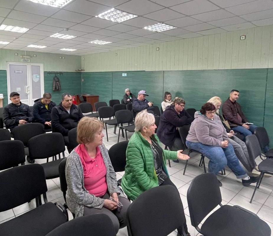 Во исполнение поручения Главы Донецкой Народной Республики Пушилина Д.В. депутаты Мангушского муниципального совета продолжают проводить встречи с трудовыми коллективами округа Во исполнение поручения Главы Донецкой Народной Республики Пушилина Д.В. депутаты Мангушского муниципального совета продолжают проводить встречи с трудовыми коллективами округа