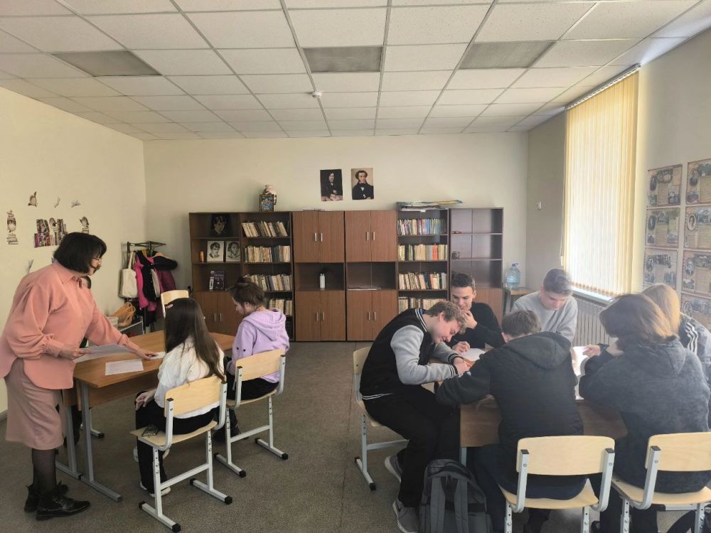 В рамках реализации мероприятий Плана работы антинаркотической комиссии в Донецкой Народной Республике на 2025 год в ГБОУ «Приазовская школа» проведена комплексная работа: размещена наглядная агитация о вреде употребления... В рамках реализации мероприятий Плана работы антинаркотической комиссии в Донецкой Народной Республике на 2025 год в ГБОУ «Приазовская школа» проведена комплексная работа: размещена наглядная агитация о вреде употребления...