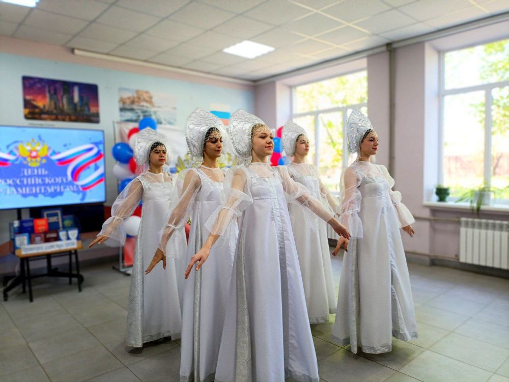 Анна Кондрыкинская: Молодёжь — наше будущее. В День российского парламентаризма с радостью приняла приглашение посетить Старабешевскую школу №1. Концерт, подготовленный учениками, стал настоящим фейерверком талантов —... Анна Кондрыкинская: Молодёжь — наше будущее. В День российского парламентаризма с радостью приняла приглашение посетить Старабешевскую школу №1. Концерт, подготовленный учениками, стал настоящим фейерверком талантов —...