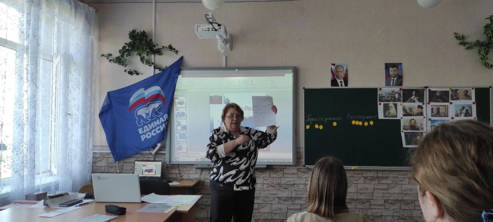 23 апреля в ГБОУ «Мелекинская школа Мангушского м.о.» для обучающихся 10 класса проведен урок-диспут на тему «История Крыма: вопросы и ответы» по проекту «Мир возможностей» Всероссийской политической партии «Единая Россия» 23 апреля в ГБОУ «Мелекинская школа Мангушского м.о.» для обучающихся 10 класса проведен урок-диспут на тему «История Крыма: вопросы и ответы» по проекту «Мир возможностей» Всероссийской политической партии «Единая Россия»