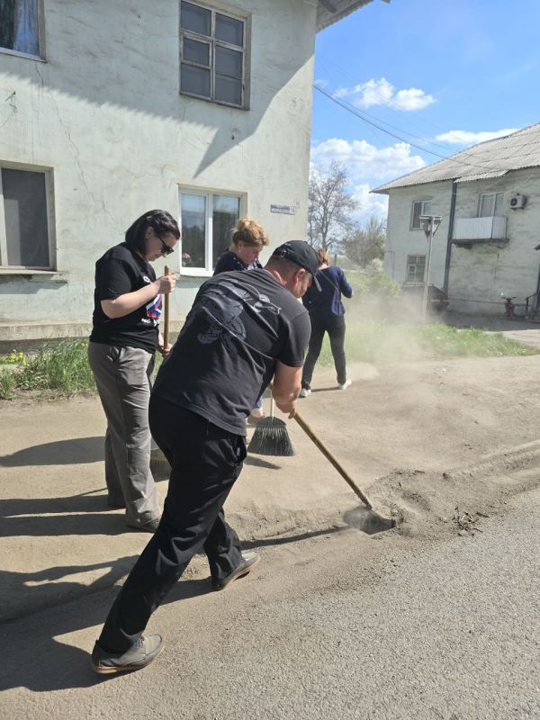Санитарный час. В рамках двухмесячника по благоустройству городского округа Енакиево в городе Углегорск, Углегорским территориальным отделом управления по обеспечению деятельности территорий администрации городского округа... Санитарный час. В рамках двухмесячника по благоустройству городского округа Енакиево в городе Углегорск, Углегорским территориальным отделом управления по обеспечению деятельности территорий администрации городского округа...