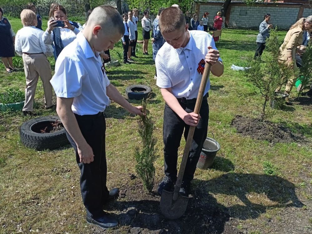 Наталья Бегуненко: В Петровском районе ГБОУ «Школа № 108 г. о. Донецк» присоединилось к Международной акции «Сад памяти», посвящённой 80-летию Победы Наталья Бегуненко: В Петровском районе ГБОУ «Школа № 108 г. о. Донецк» присоединилось к Международной акции «Сад памяти», посвящённой 80-летию Победы