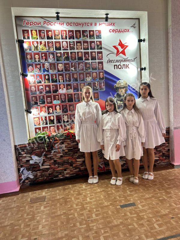 В школе № 152 состоялось мероприятие «Мы в памяти храним их имена», посвящённое погибшим выпускникам и всем погибшим жителям Моспино В школе № 152 состоялось мероприятие «Мы в памяти храним их имена», посвящённое погибшим выпускникам и всем погибшим жителям Моспино