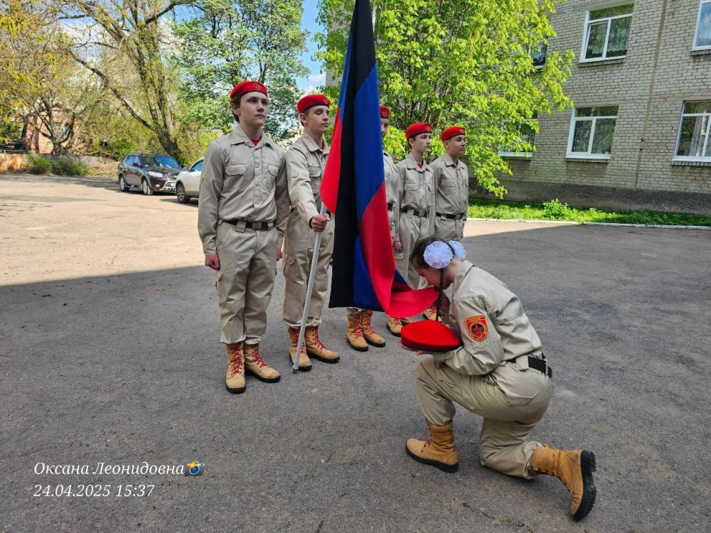 На базе ГБОУ "Гимназия 19 г.о.Донецк " прошел конкурс-смотр знаменных групп,где приняли участие такие клубы как: ВПК "ЮЗаР", ВПК "Доблесть" и ВПК "Поиск" На базе ГБОУ "Гимназия 19 г.о.Донецк " прошел конкурс-смотр знаменных групп,где приняли участие такие клубы как: ВПК "ЮЗаР", ВПК "Доблесть" и ВПК "Поиск"