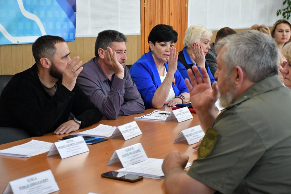 Заседание Дебальцевского городского совета Донецкой Народной Республики первого созыва Заседание Дебальцевского городского совета Донецкой Народной Республики первого созыва