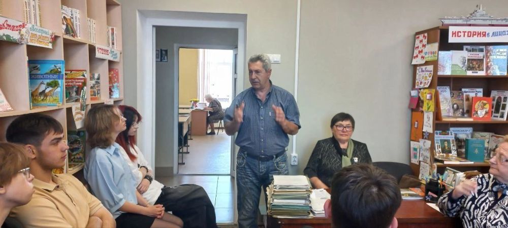 В рамках Всероссийского проекта «Без срока давности», в школьной библиотеке ГБОУ «Мангушская школа №2» прошло заседание читательского клуба, в память о геноциде советского народа в годы Великой Отечественной войны В рамках Всероссийского проекта «Без срока давности», в школьной библиотеке ГБОУ «Мангушская школа №2» прошло заседание читательского клуба, в память о геноциде советского народа в годы Великой Отечественной войны