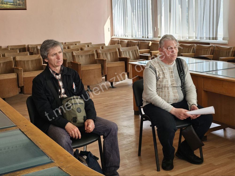 Сегодня заместитель главы администрации городского округа Донецк Валерий Ляховец провёл приём граждан в местной общественной приёмной партии «Единая Россия» Сегодня заместитель главы администрации городского округа Донецк Валерий Ляховец провёл приём граждан в местной общественной приёмной партии «Единая Россия»