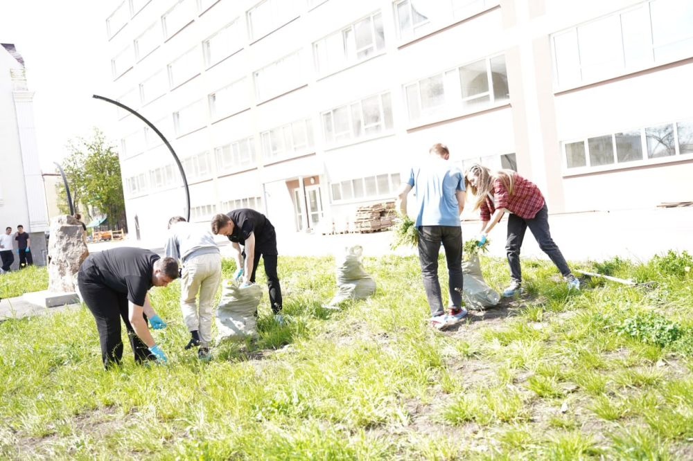 В Приазовском государственном техническом университете прошёл субботник «Мы за чистоту!», приуроченный к Году защитника Отечества В Приазовском государственном техническом университете прошёл субботник «Мы за чистоту!», приуроченный к Году защитника Отечества