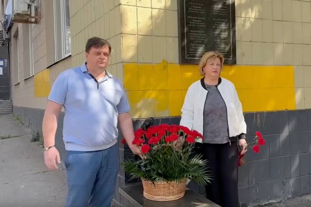 Донецке почтили память погибших сотрудников ЖКХ Донецке почтили память погибших сотрудников ЖКХ