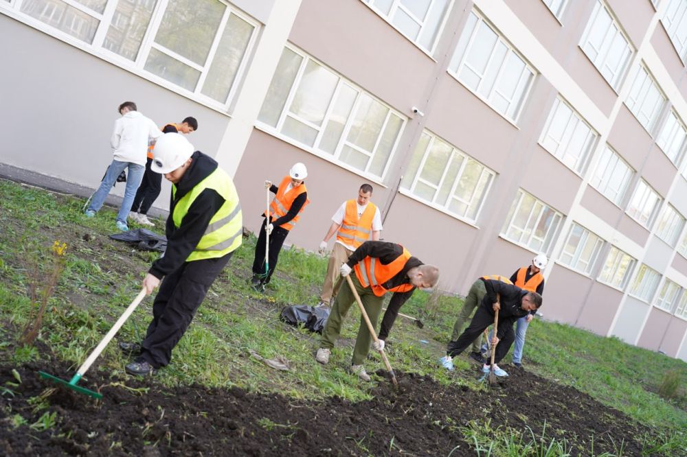 В Приазовском государственном техническом университете прошёл субботник «Мы за чистоту!», приуроченный к Году защитника Отечества В Приазовском государственном техническом университете прошёл субботник «Мы за чистоту!», приуроченный к Году защитника Отечества