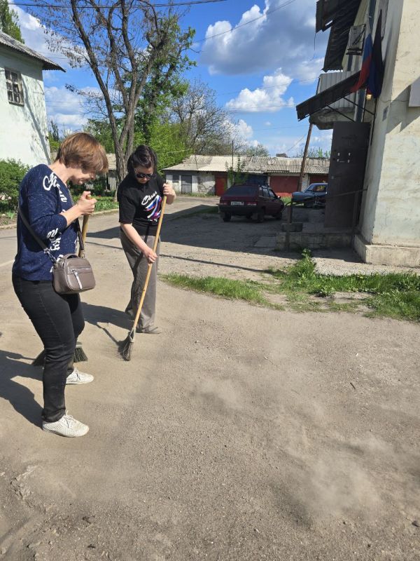 Санитарный час. В рамках двухмесячника по благоустройству городского округа Енакиево в городе Углегорск, Углегорским территориальным отделом управления по обеспечению деятельности территорий администрации городского округа... Санитарный час. В рамках двухмесячника по благоустройству городского округа Енакиево в городе Углегорск, Углегорским территориальным отделом управления по обеспечению деятельности территорий администрации городского округа...