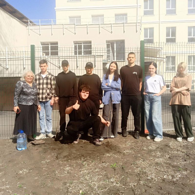 Александр Качанов: Жители Докучаевска присоединились к акции «Сад памяти» Александр Качанов: Жители Докучаевска присоединились к акции «Сад памяти»