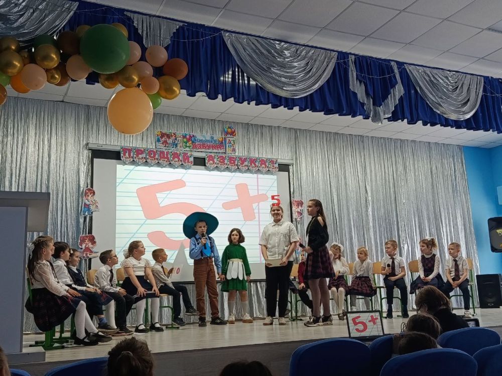 Сегодня первоклассники ГБОУ "Светлодарская школа №11 г.о. Дебальцево" попрощались с Азбукой. Это первая школьная победа наши самых юных учеников, которую они одержали благодаря старанию, трудолюбию и желанию учиться Сегодня первоклассники ГБОУ "Светлодарская школа №11 г.о. Дебальцево" попрощались с Азбукой. Это первая школьная победа наши самых юных учеников, которую они одержали благодаря старанию, трудолюбию и желанию учиться