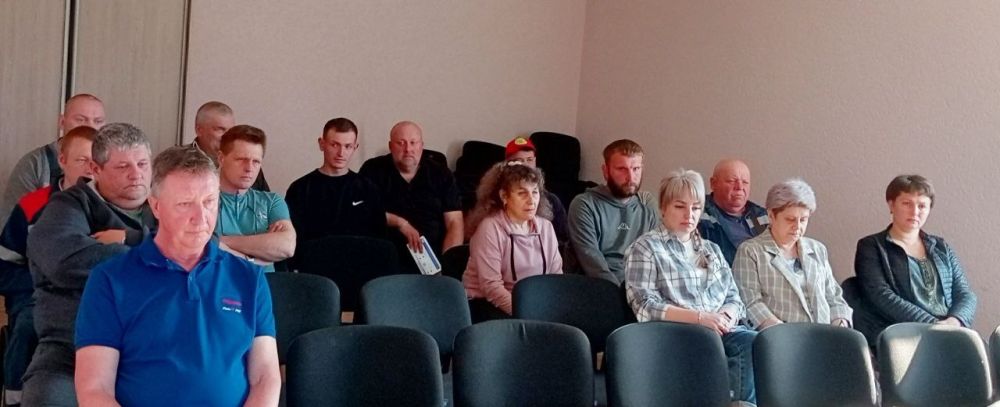 Наталья Бегуненко: В четверг, 24 апреля, руководитель Управы Петровского внутригородского района Администрации городского округа Донецк Бегуненко Наталья провела встречу с трудовым коллективом Петровского Западного района... Наталья Бегуненко: В четверг, 24 апреля, руководитель Управы Петровского внутригородского района Администрации городского округа Донецк Бегуненко Наталья провела встречу с трудовым коллективом Петровского Западного района...