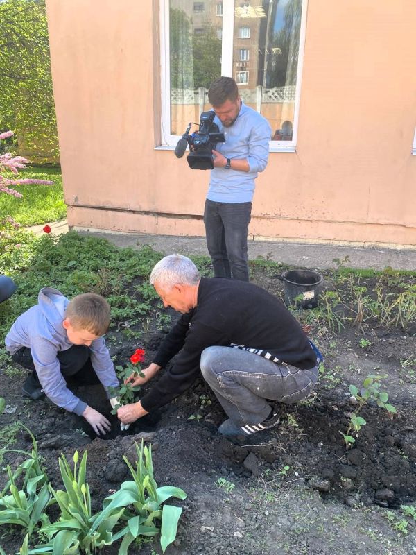 Акция в честь Дня Победы объединила семьи погибших воинов и учащихся Школы искусств Акция в честь Дня Победы объединила семьи погибших воинов и учащихся Школы искусств