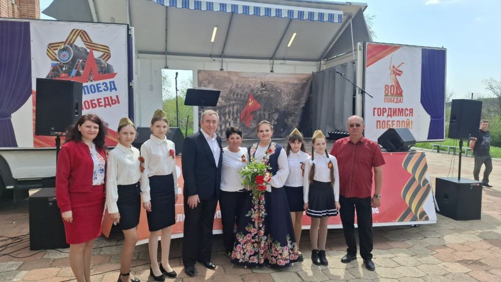 23 апреля автоклубом МБУ «Новоазовский КДЦ» в рамках патриотической акции «Автопоезд Победы» для жителей и гостей села Хомутово Новоазовского муниципального округа организована концертная программа в честь предстоящего... 23 апреля автоклубом МБУ «Новоазовский КДЦ» в рамках патриотической акции «Автопоезд Победы» для жителей и гостей села Хомутово Новоазовского муниципального округа организована концертная программа в честь предстоящего...