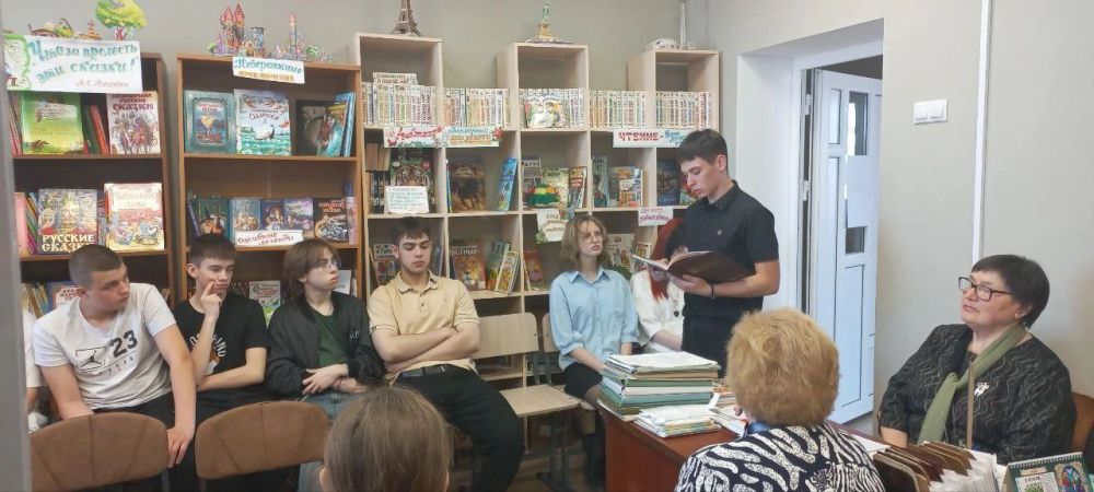 В рамках Всероссийского проекта «Без срока давности», в школьной библиотеке ГБОУ «Мангушская школа №2» прошло заседание читательского клуба, в память о геноциде советского народа в годы Великой Отечественной войны В рамках Всероссийского проекта «Без срока давности», в школьной библиотеке ГБОУ «Мангушская школа №2» прошло заседание читательского клуба, в память о геноциде советского народа в годы Великой Отечественной войны