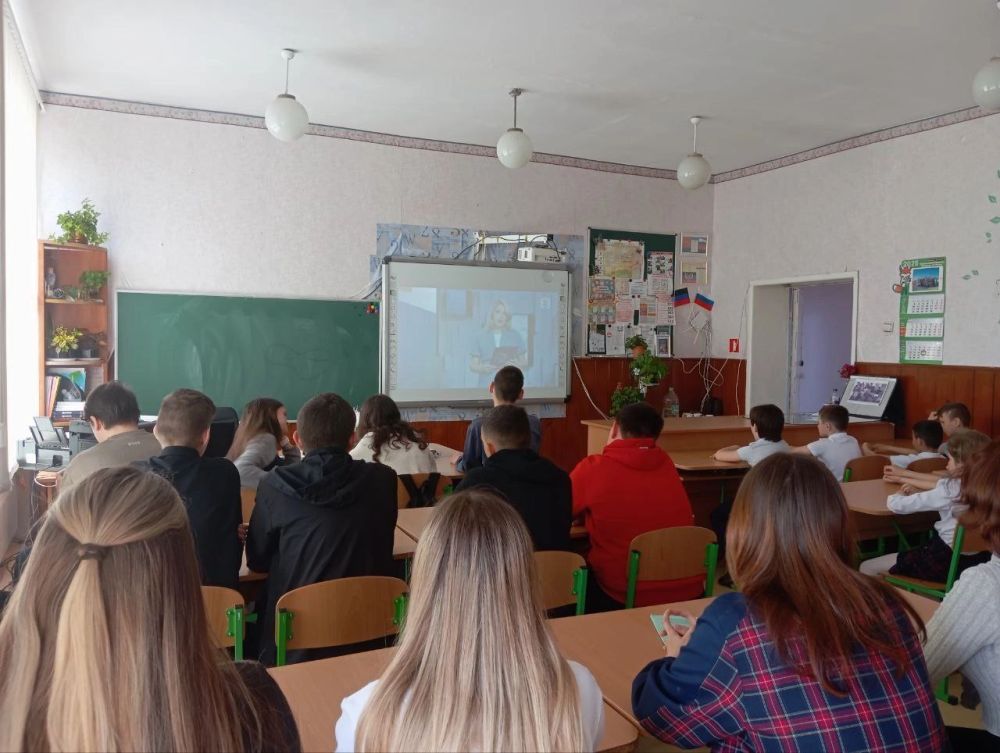 В целях повышения эффективности деятельности по профилактике детского дорожно-транспортного травматизма ГУОБДД МВД России проводит в ГБОУ «Ялтинская школа №2» Всероссийское онлайн-мероприятие «Академия дорожной безопасности... В целях повышения эффективности деятельности по профилактике детского дорожно-транспортного травматизма ГУОБДД МВД России проводит в ГБОУ «Ялтинская школа №2» Всероссийское онлайн-мероприятие «Академия дорожной безопасности...